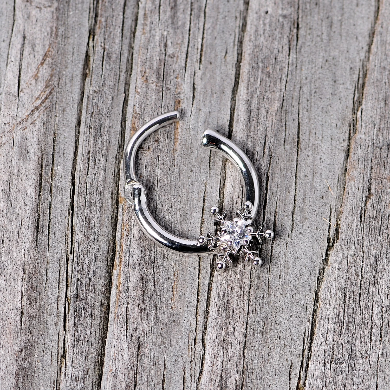 16 Gauge 3/8 Clear Gem Holiday Snowflake Septum Clicker 9 16 Gauge 3/8 Clear Gem Holiday Snowflake Septum Clicker - Image 9