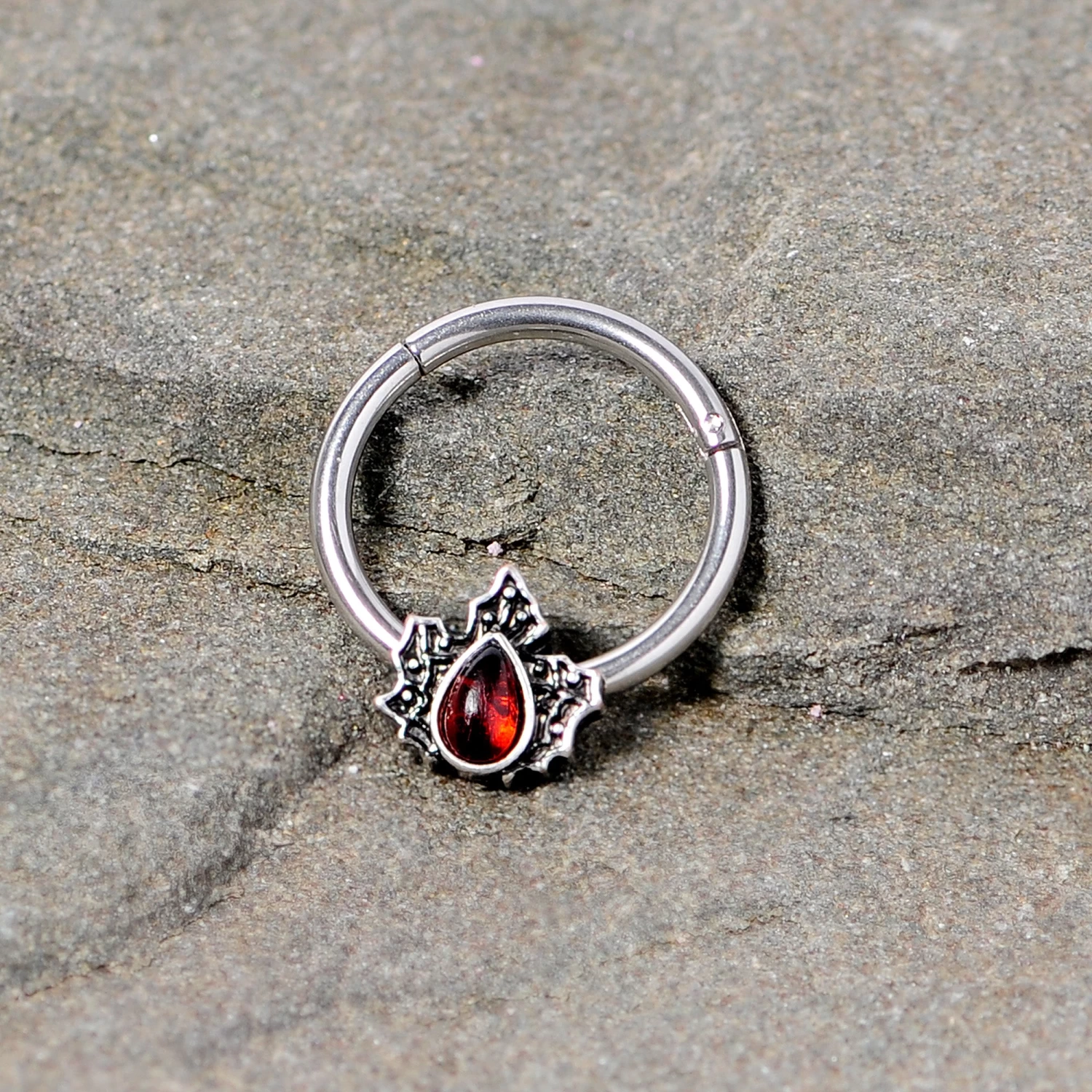 16 Gauge 3/8 Red Gem Holly Leaf Holiday Hinged Segment Ring 4 16 Gauge 3/8 Red Gem Holly Leaf Holiday Hinged Segment Ring - Image 4