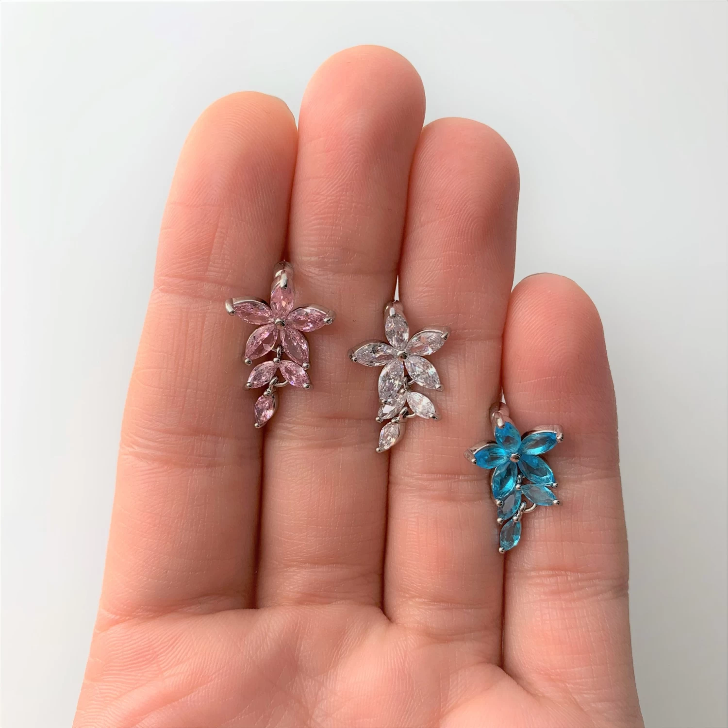 Clear CZ Gem Fashion Flower Dangle Top Mount Belly Ring 2 Clear CZ Gem Fashion Flower Dangle Top Mount Belly Ring - Image 2