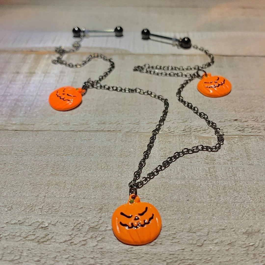 14 Gauge 9/16 Black Orange Pumpkin Halloween Dangle Nipple Chain 2 14 Gauge 9/16 Black Orange Pumpkin Halloween Dangle Nipple Chain - Image 2