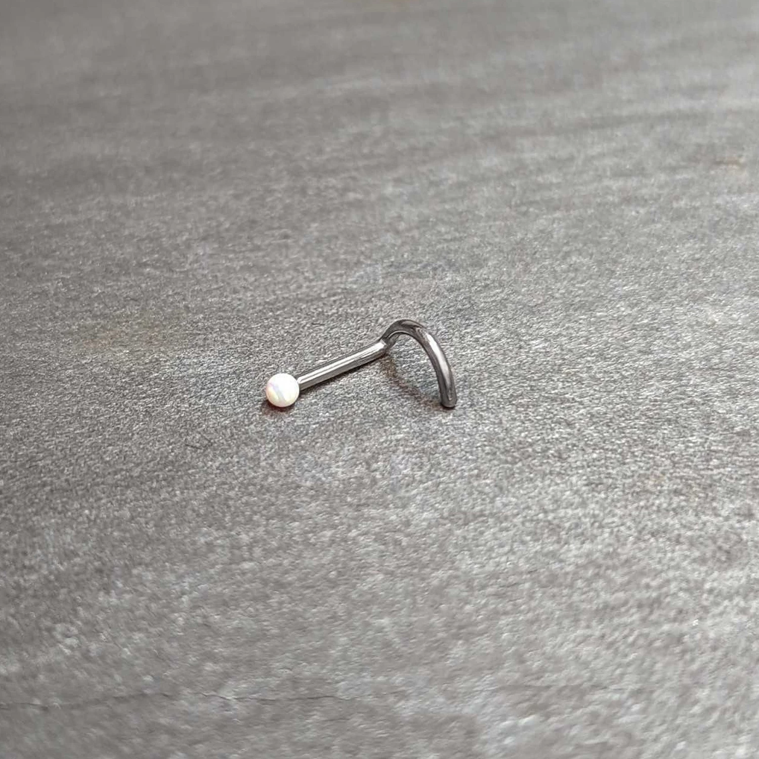 18 Gauge 1/4 White Synth Opal G23 Titanium Threadless Left Nose Screw 9 18 Gauge 1/4 White Synth Opal G23 Titanium Threadless Left Nose Screw - Image 9