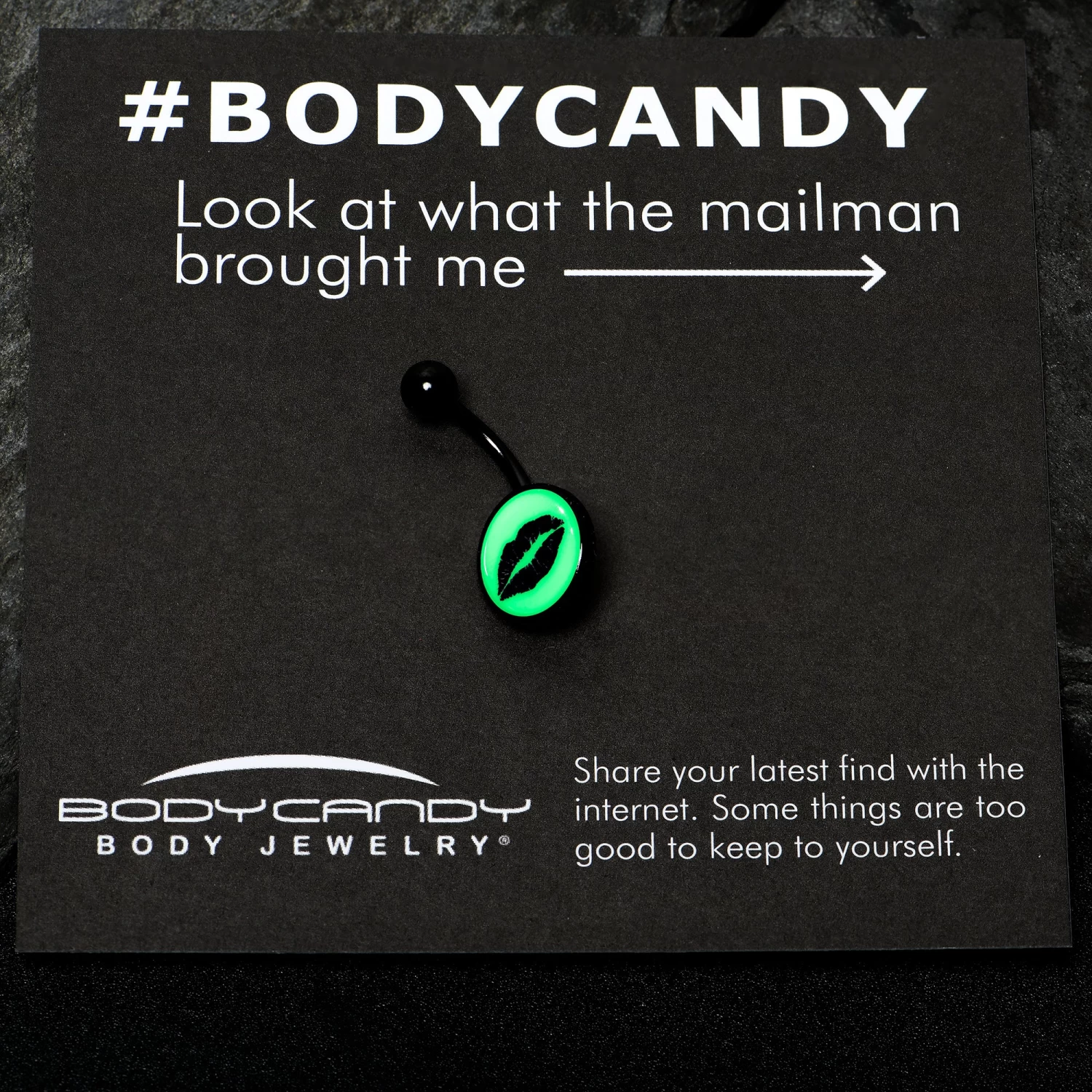 Black Glow In The Dark Lipstick Kiss Mark Belly Ring 6 Black Glow In The Dark Lipstick Kiss Mark Belly Ring - Image 6