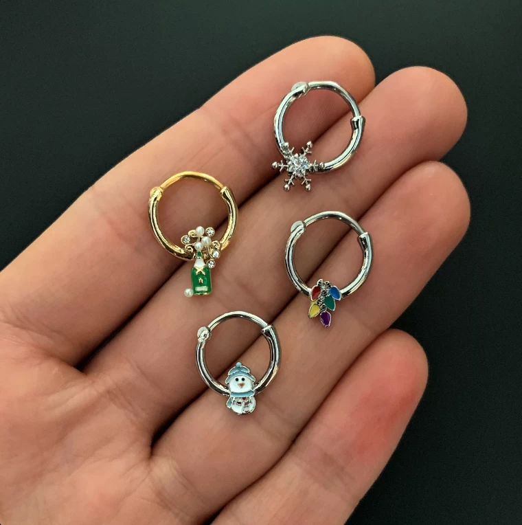 16 Gauge 3/8 Clear Gem Holiday Snowflake Septum Clicker 5 16 Gauge 3/8 Clear Gem Holiday Snowflake Septum Clicker - Image 5